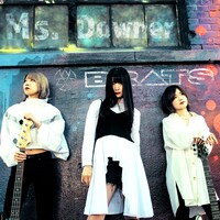 BRATS「Ms. Downer」配信ジャケット