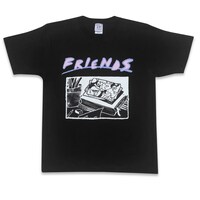 「クゥインクゥエニィアルクィンテットツアー」オリジナルグッズのTシャツ。