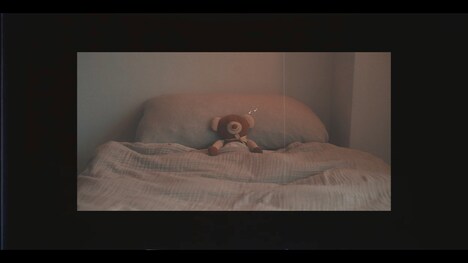 Sano ibuki「ファーストトイ」ミュージックビデオのワンシーン。