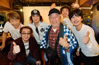 ユニコーンと三浦憲治（写真提供：三浦憲治）