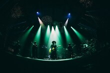 amazarashi「朗読演奏実験空間“新言語秩序”」の様子。