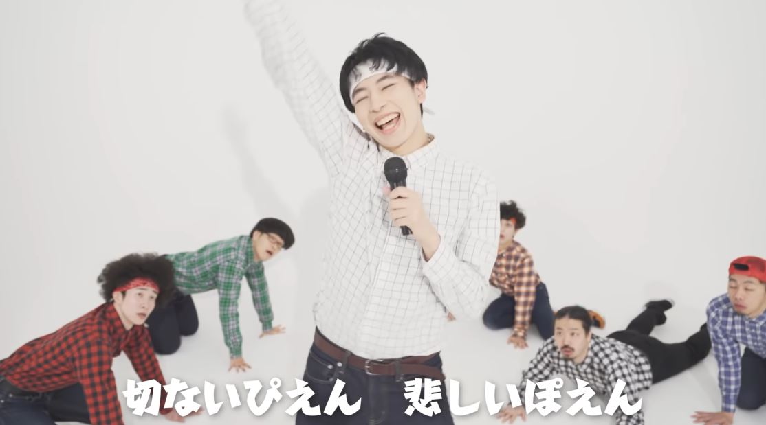 RAB「オタクのぴえん」ミュージックビデオのワンシーン