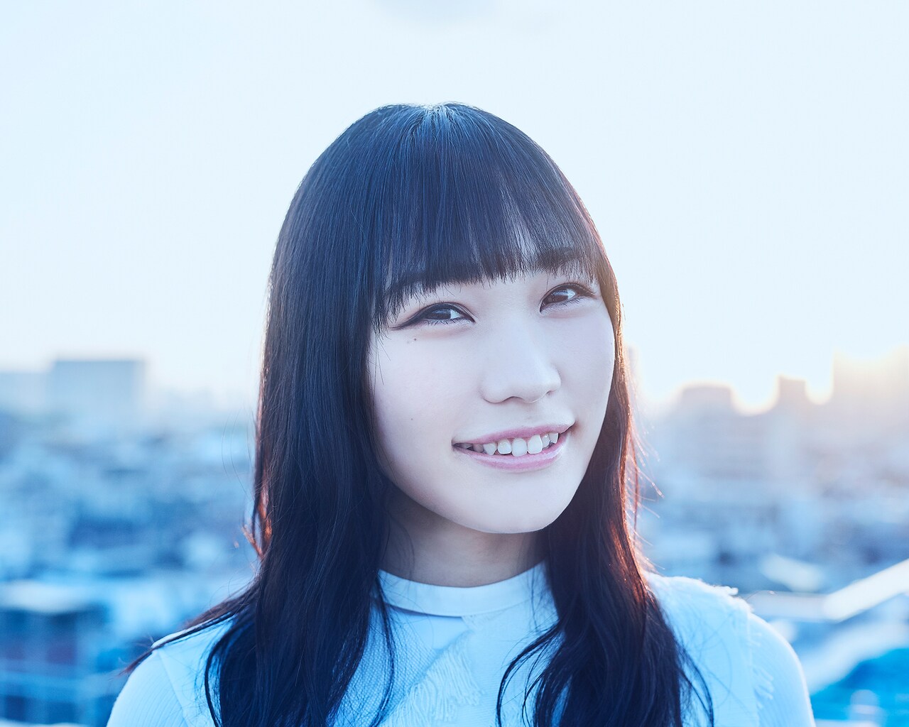 初ワンマンからちょうど1年、安月名莉子が初の弾き語りライブ生配信