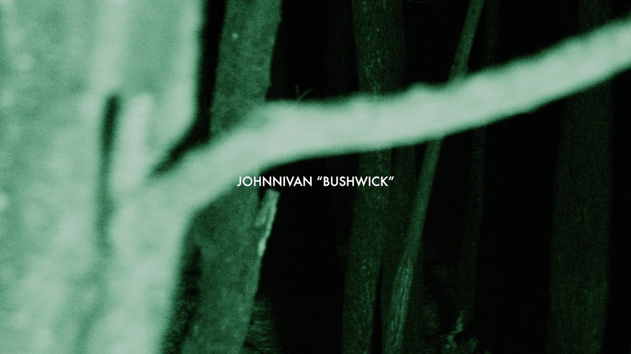 Johnnivan「Bushwick」ミュージックビデオのワンシーン。
