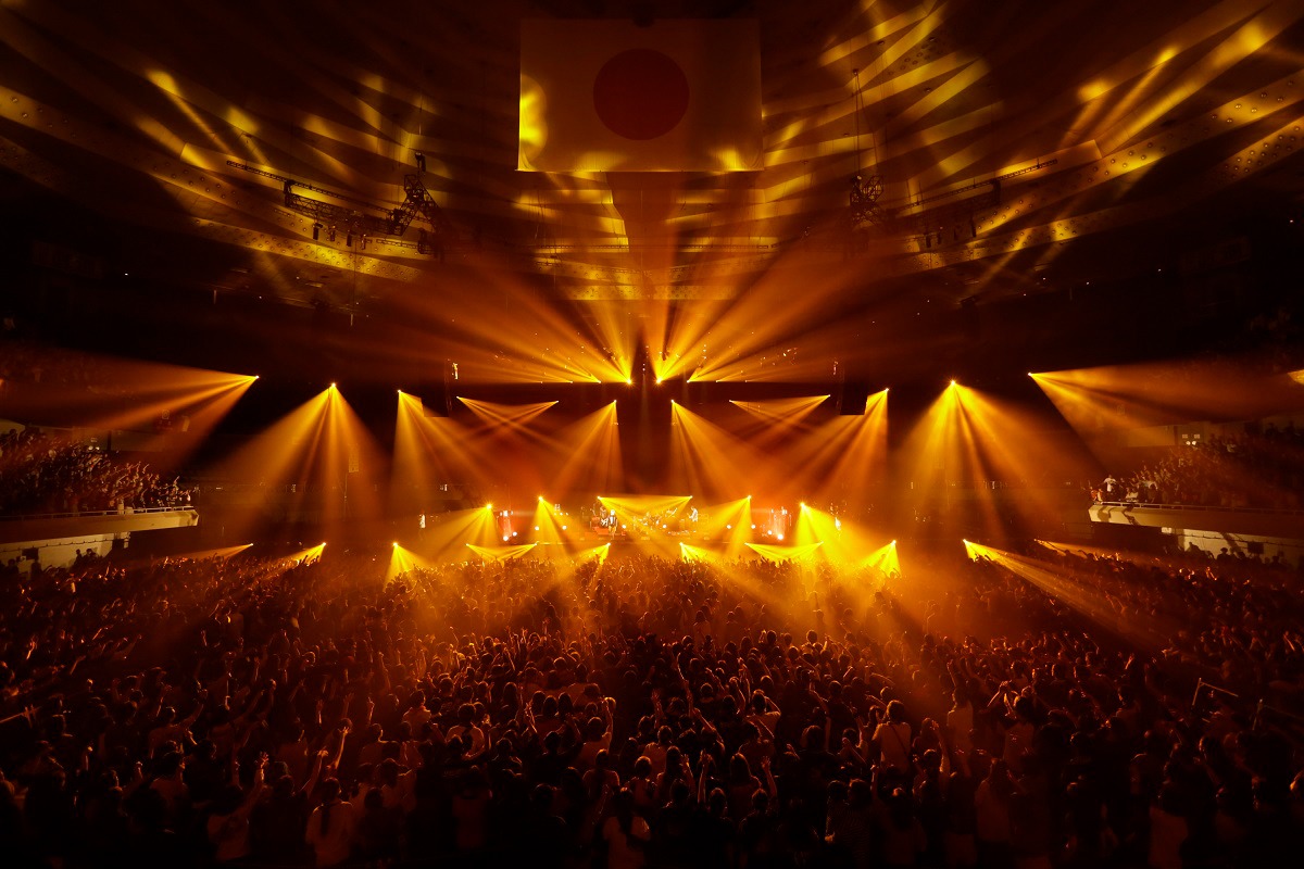 ORANGE RANGE「ORANGE RANGE LIVE TOUR 016-017 ～おかげさまで15周年! 47都道府県 DE カーニバル～」の様子。