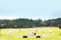 バンドじゃないもん！MAXX NAKAYOSHI「神降臨！MAXXはらっぱライブ」の様子。