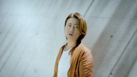 氷川きよし「おもひぞら」ミュージックビデオのワンシーン。