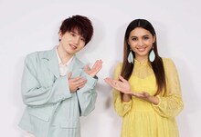 左から花村想太、Beverly。