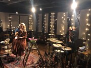 「BABY KIY Acoustic Live "BLUE MOON" Studio Session」の様子。