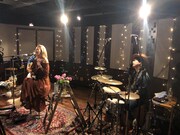 「BABY KIY Acoustic Live "BLUE MOON" Studio Session」の様子。