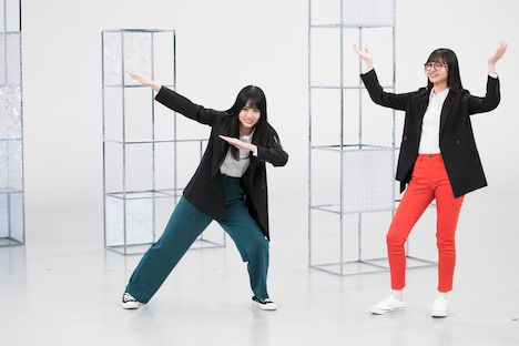 「ノギザカスキッツ」より、左から賀喜遥香、金川紗耶（乃木坂46）。(c)日本テレビ