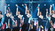 「アキュビュー オアシス トランジションズ スマート調光」テレビCM「日向坂46」編より。