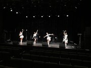 「東京女子流 * 生配信ライブ」の様子。