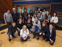 中島愛と参加ミュージシャン、スタッフ。