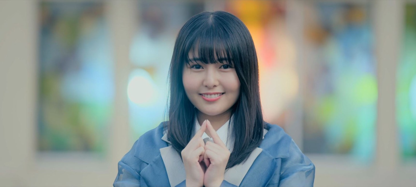 青春高校3年C組アイドル部「好きです」ミュージックビデオより、センターを務める頓知気さきな。