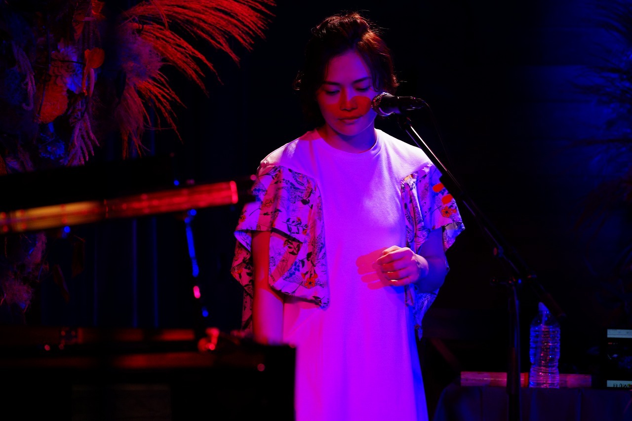 FLOWER FLOWER配信ライブ「インコの気まぐれ」より。