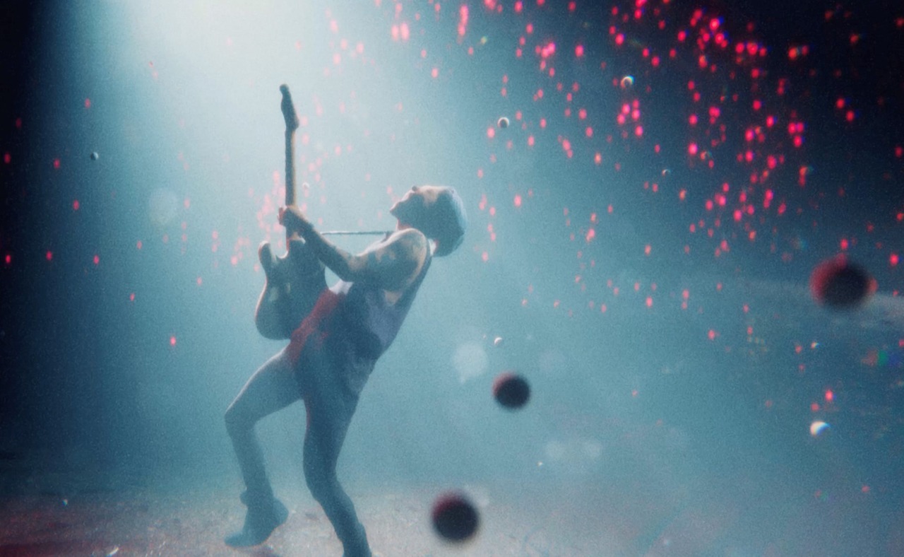 MIYAVI「Need for Speed」ミュージックビデオのワンシーン。