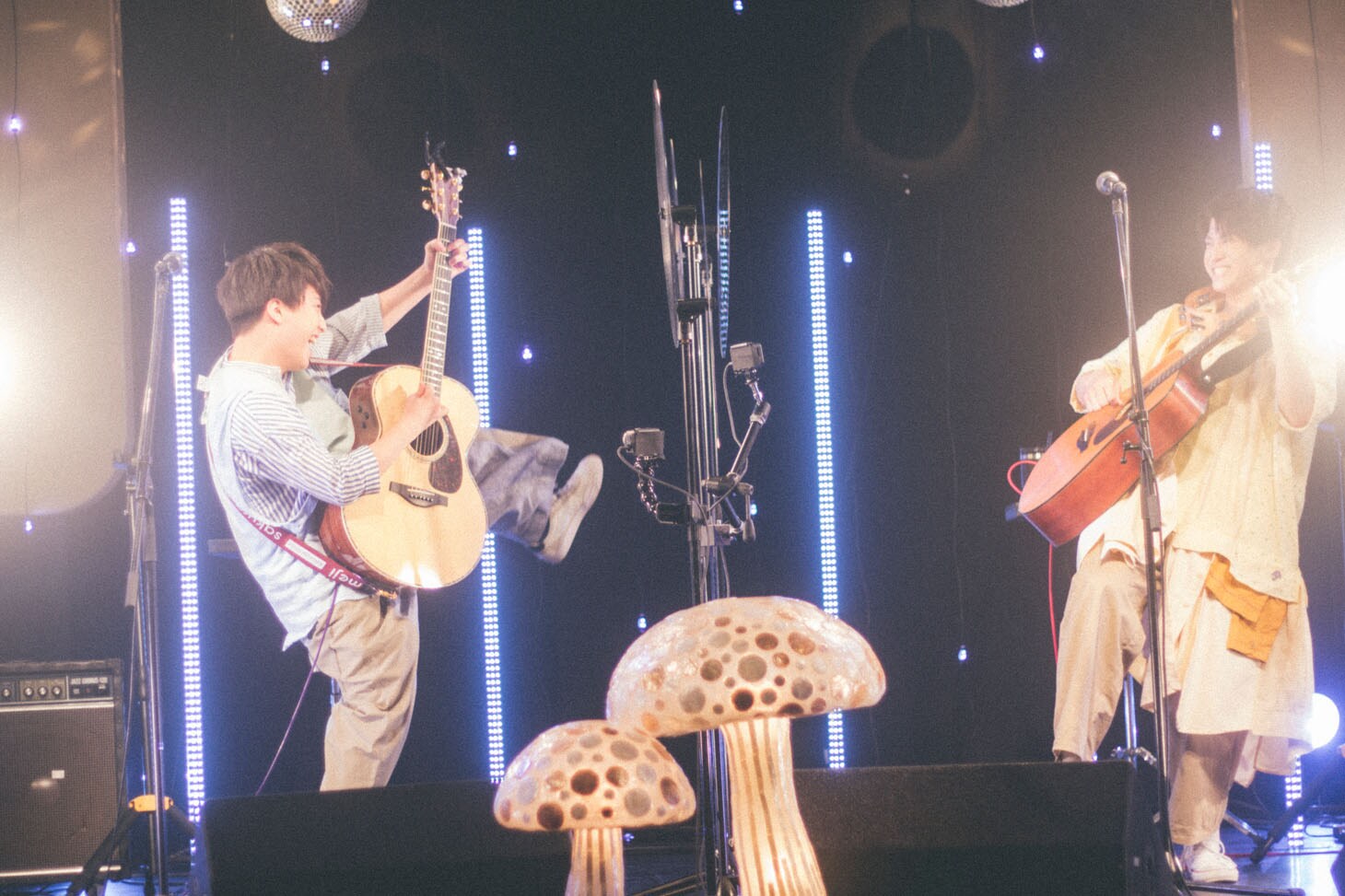 さくらしめじの結成記念日生配信、進化見せた12曲熱演に「6周年は
