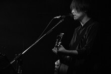 写真は今年2月に行われた「菅原卓郎（9mm Parabellum Bullet） ×内澤崇仁（androp） supported by STAND ALONE」青森・青森Quarter公演より