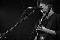 写真は今年2月に行われた「菅原卓郎（9mm Parabellum Bullet） ×内澤崇仁（androp） supported by STAND ALONE」青森・青森Quarter公演より