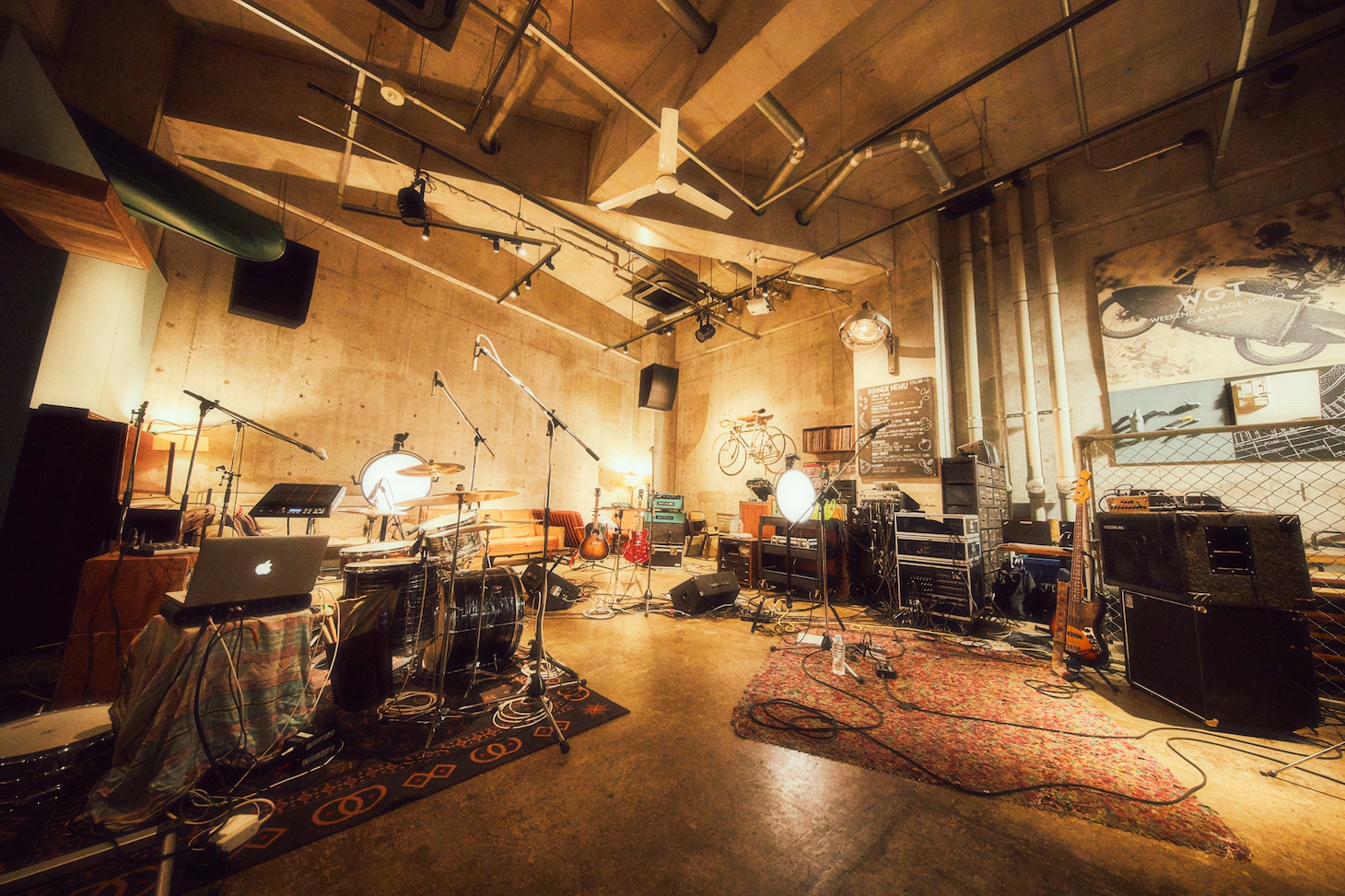 「The Smoke Is You Release Tour at Your Home」より。（Photo by 山川哲矢）