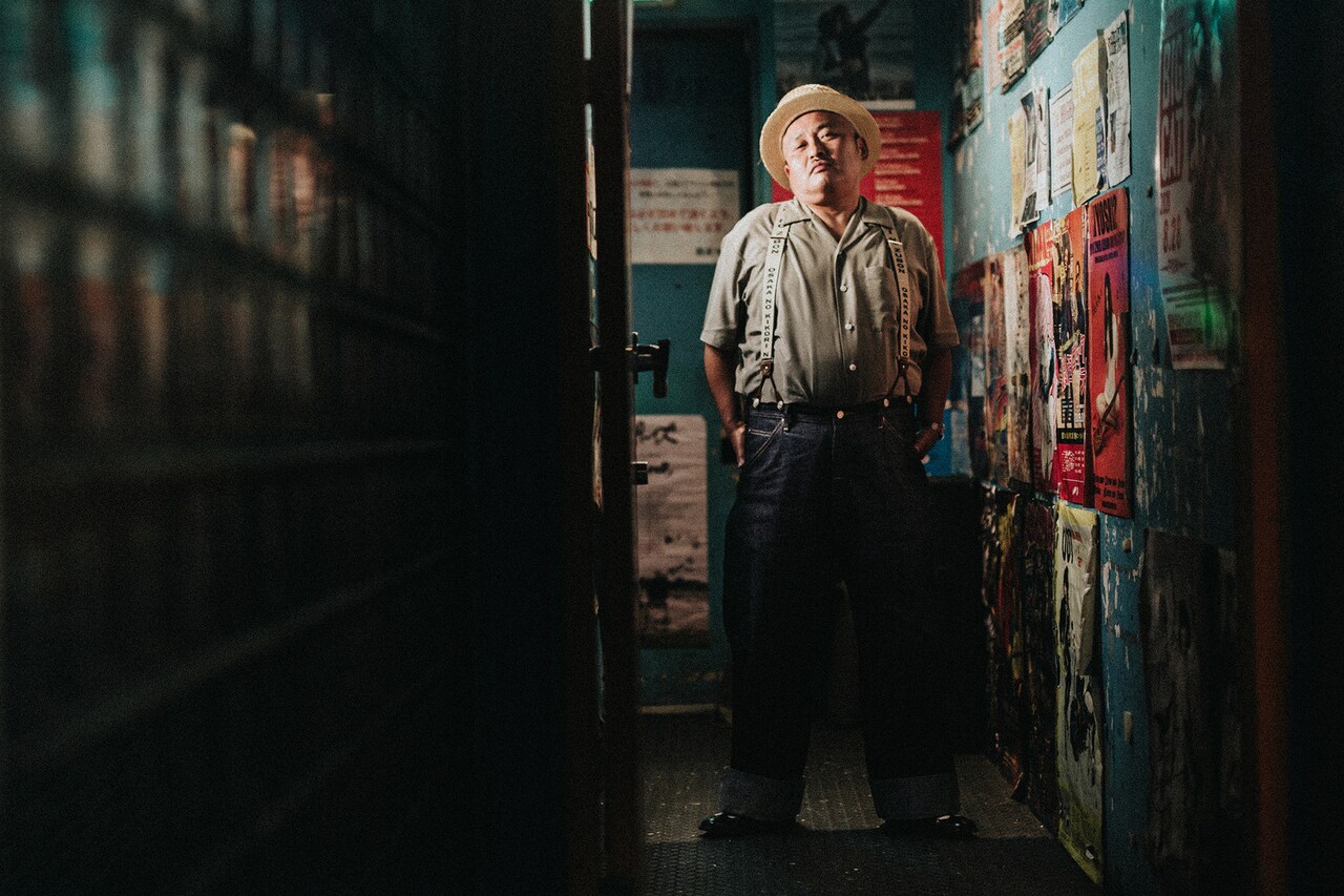 ザ・たこさん安藤八主博、EDWIN南堀江店オープン2周年記念モデル「大阪ロガー」を履く