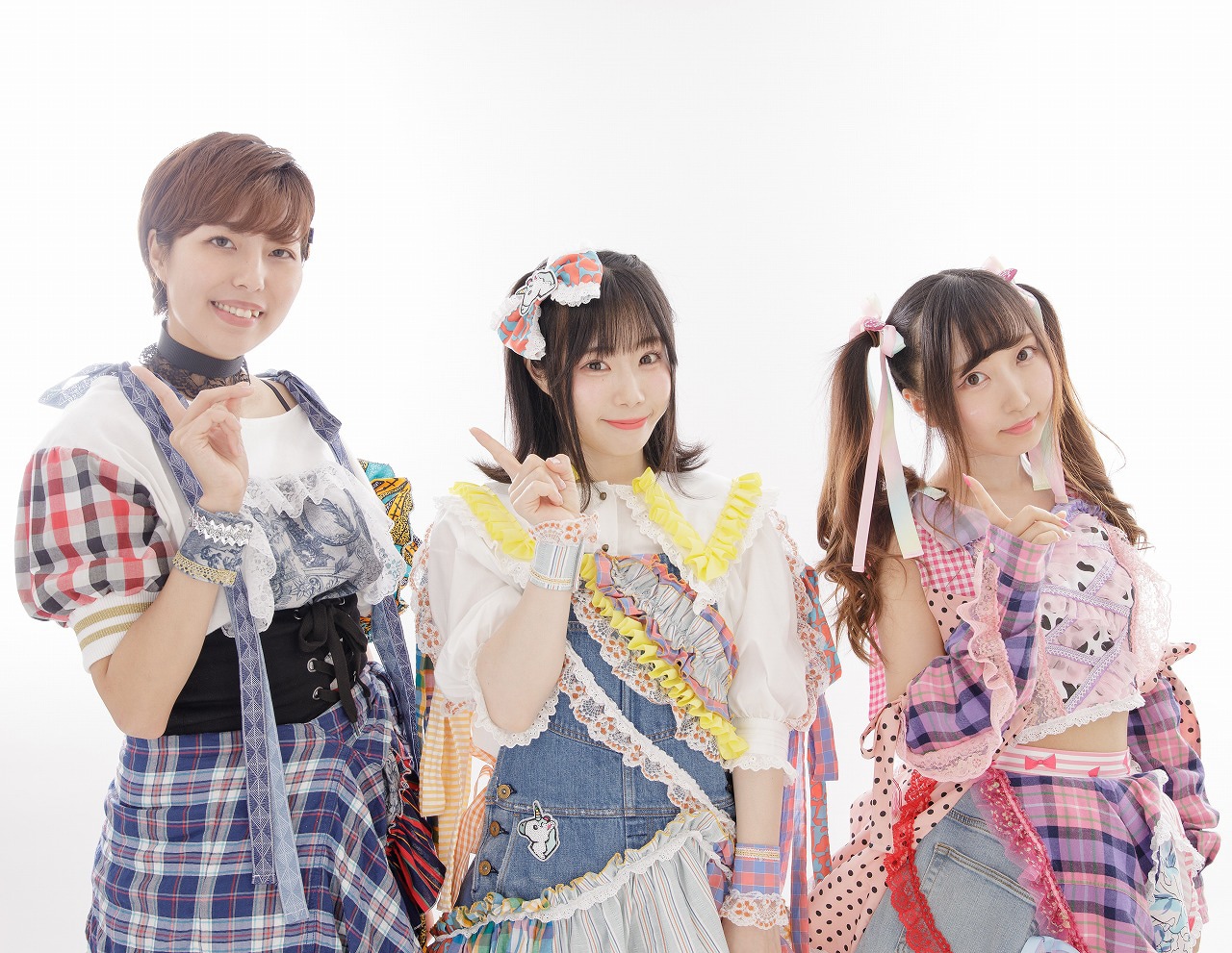 Re☆Sta。左から神谷レイラ、百容小夏、永瀬心愛。