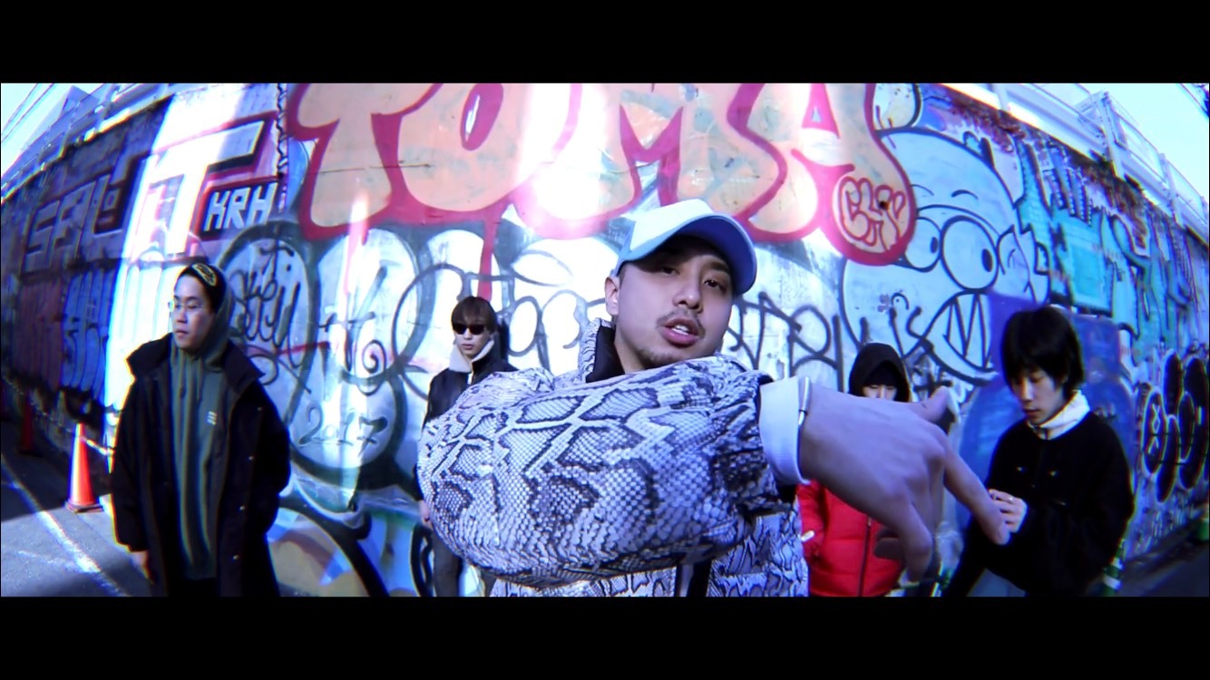 18scott x SUNNOVA「CASH ONLY」ミュージックビデオより。