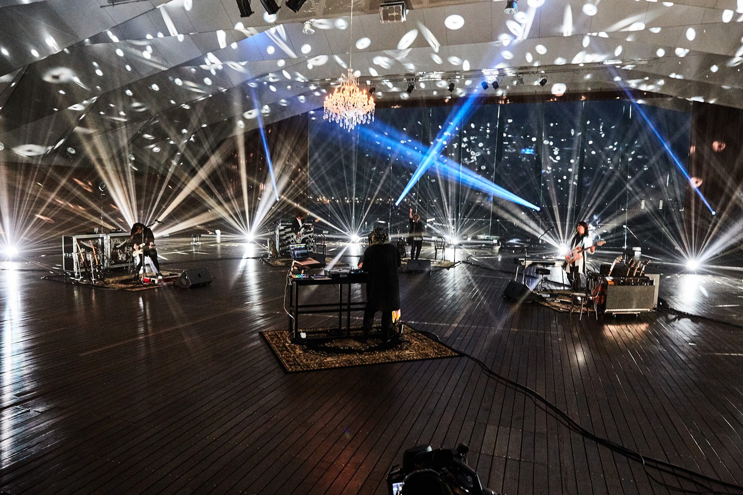 「GLAY Special Live 2020 DEMOCRACY 25th INTO THE WILD Presented by WOWOW」より。