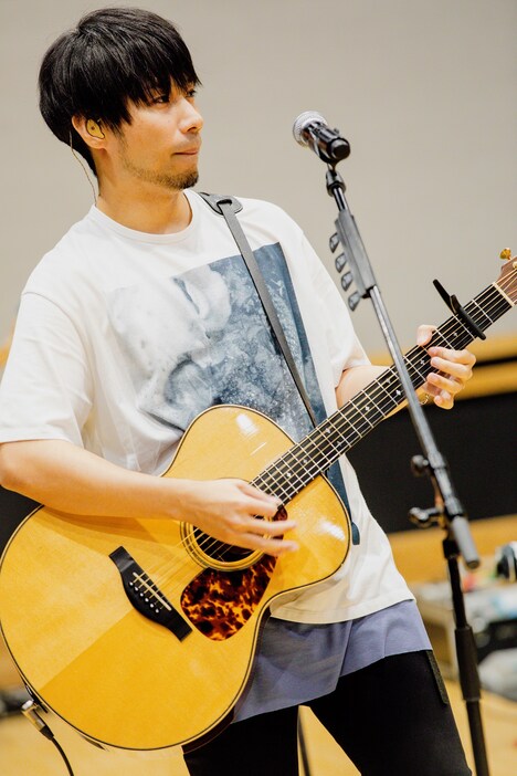 吉田結威（G, Vo）（撮影：白石達也）