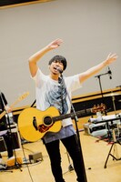 吉田結威（G, Vo）（撮影：白石達也）