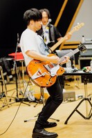 吉田結威（G, Vo）（撮影：白石達也）