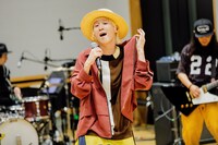山田義孝（Vo）（撮影：白石達也）