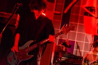 磯部寛之（B, Cho）（撮影：河本悠貴）