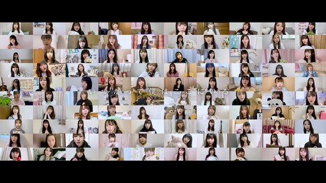 AKB48「離れていても」MVのワンシーン。(c)AKB48 / キングレコード