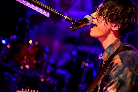 川上洋平（Vo, G）（撮影：河本悠貴）