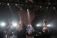 6人での「ジャンプ」を初披露するエビ中。