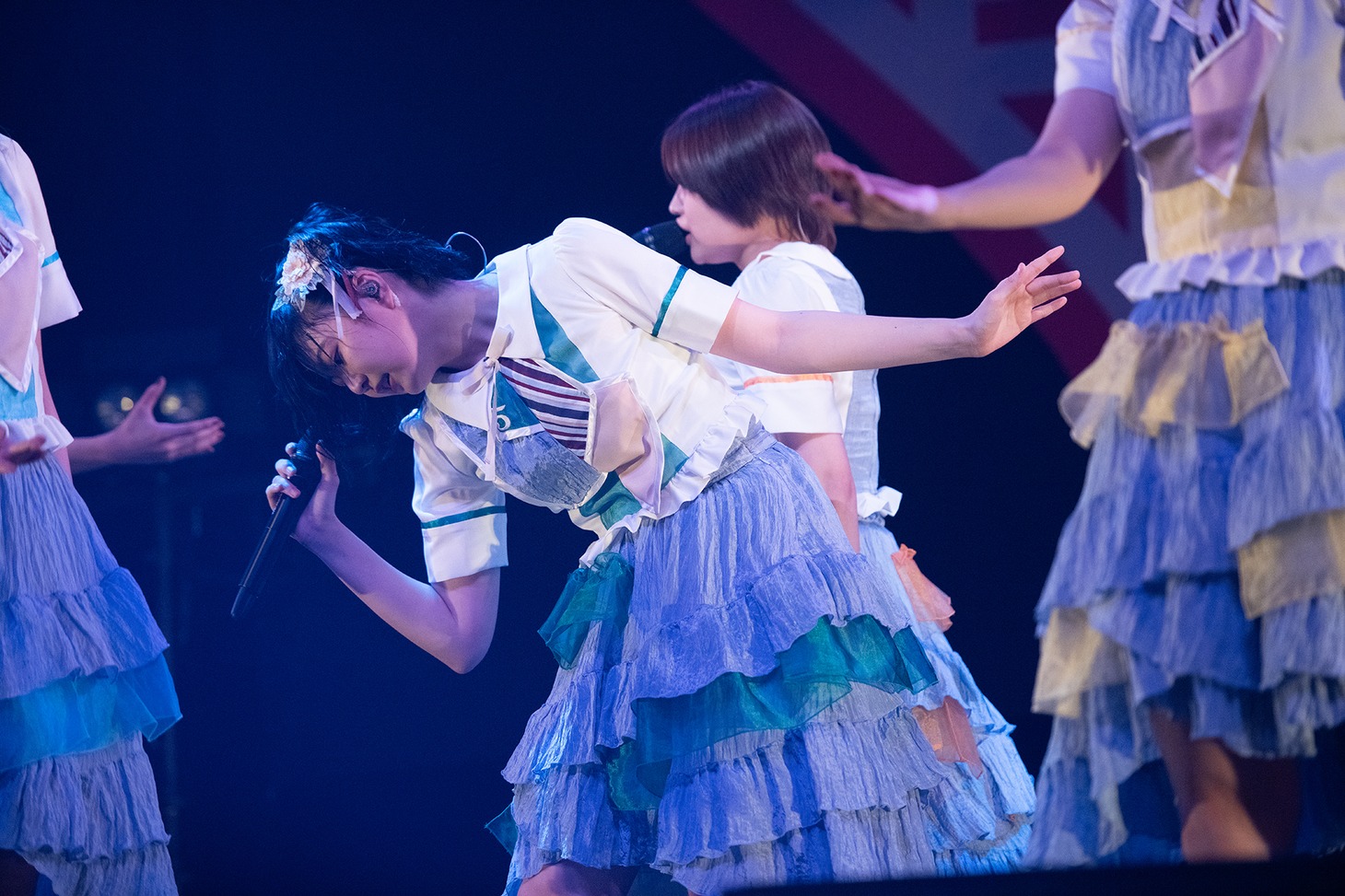 安本彩花