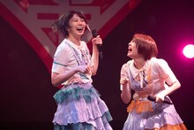 「仮契約のシンデレラ」でひさしぶりに“うま子”役を務める安本彩花（左）。