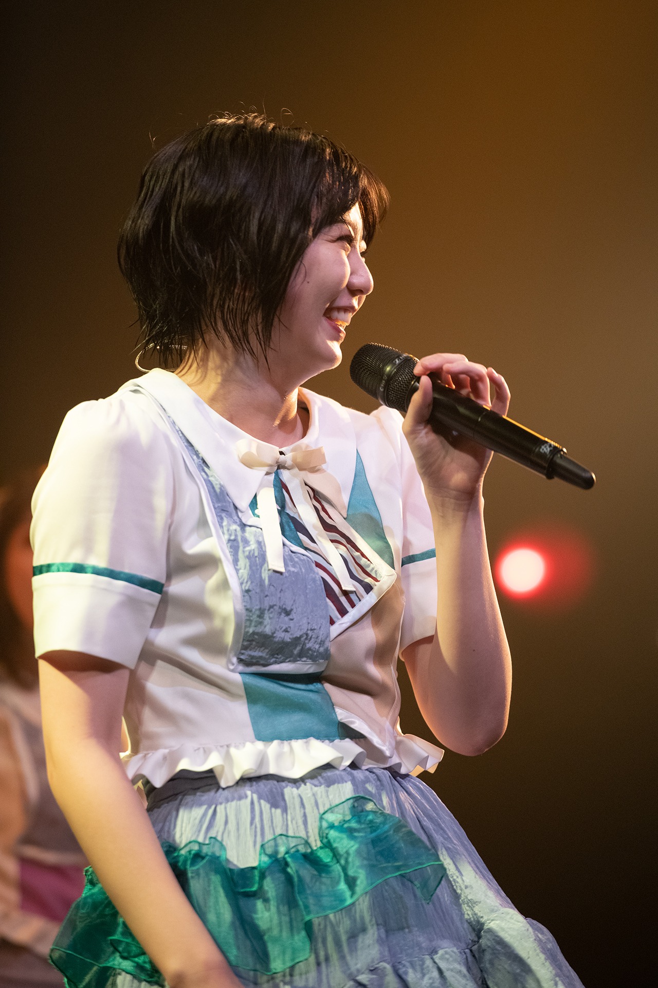 安本彩花