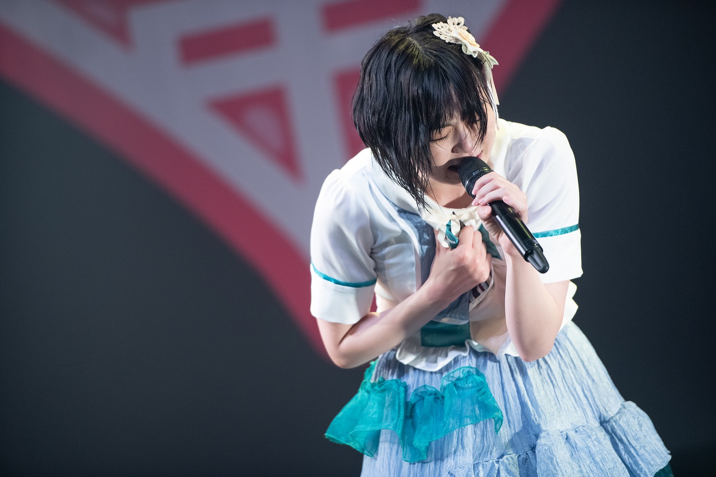 安本彩花