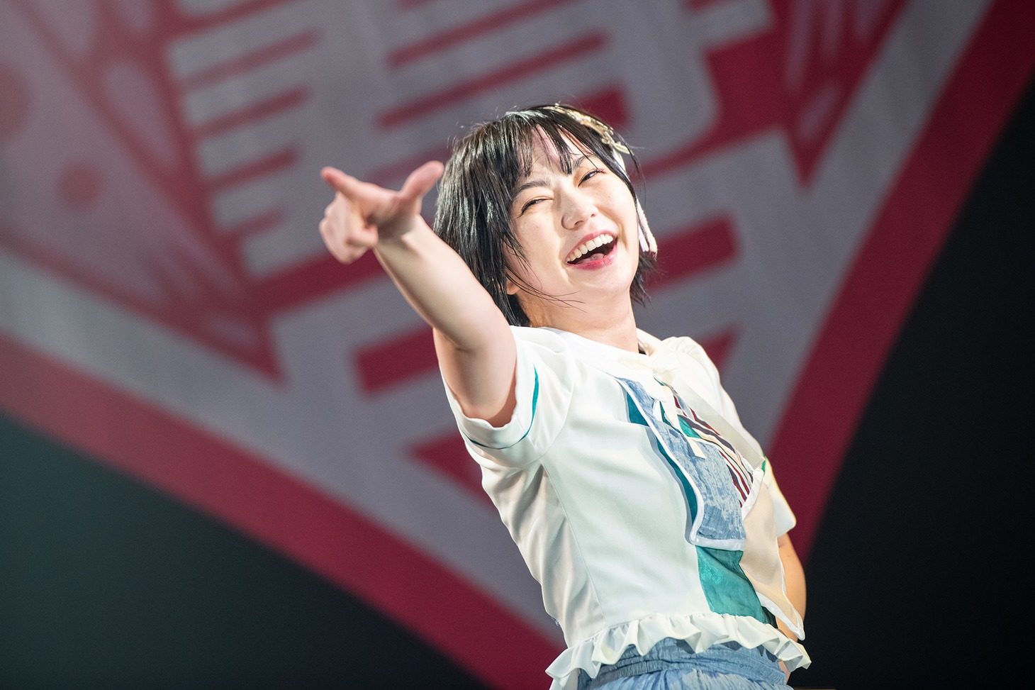 安本彩花