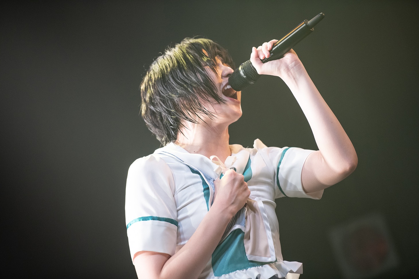 安本彩花