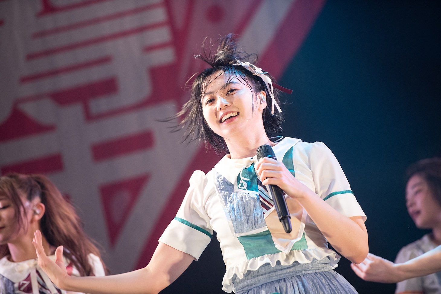 安本彩花