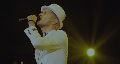 「Ken Hirai 15th Anniversary Special!! Vol.4」のワンシーン。