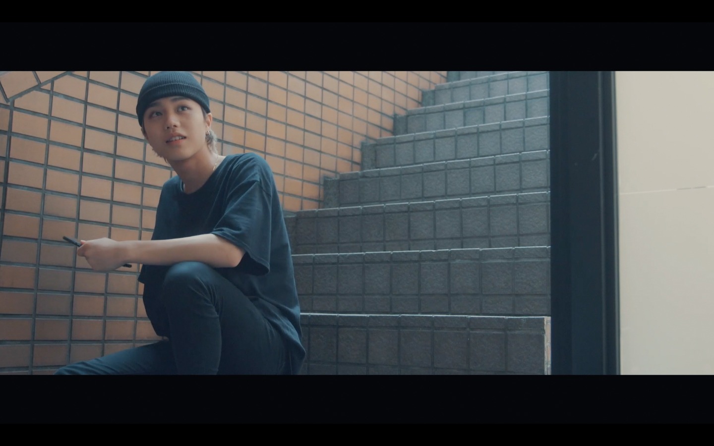 「VOYZ BOY LIVE 2020 revenge『ARRIVAL OF VOYZ BOY』」開催告知ティザー映像のワンシーン。