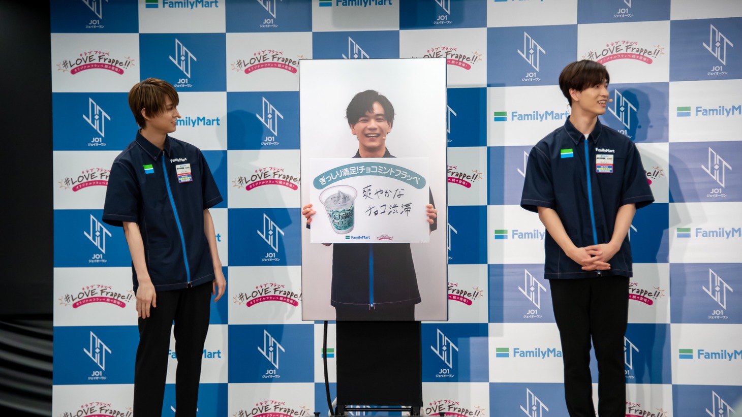 「JO1×フラッペ 夏の新フレーバー推しメンバー発表」の様子。