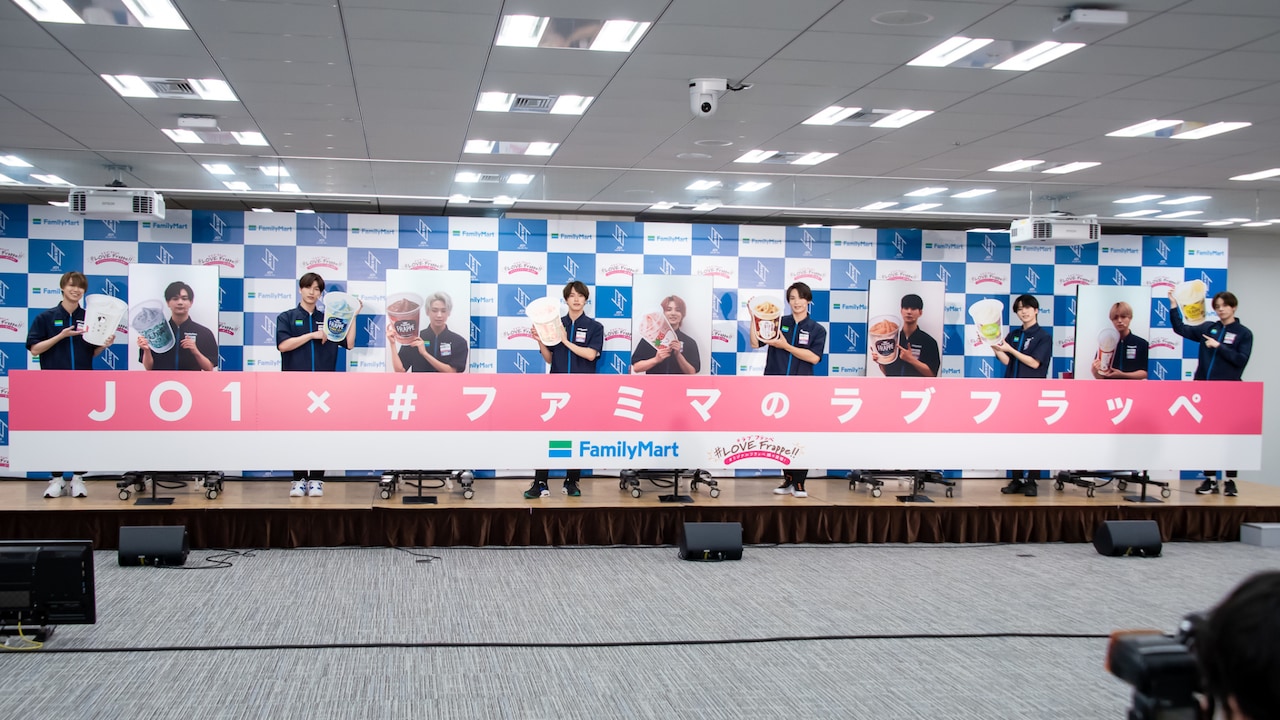 JO1ファミマ制服姿で“推しフラッペ”紹介、川西拓実のバースデーサプライズも