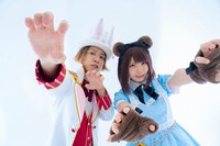 左から青木佑磨（学園祭学園）、えなこ。