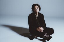 松尾太陽のアーティスト写真。